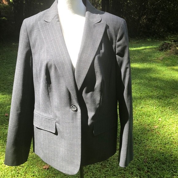 Jones New York Jackets & Blazers - Jones New York blazer/suit jacket. NWOT